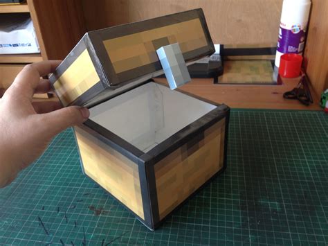 Large usable Minecraft chest, made with papercraft. #minecraft # ...