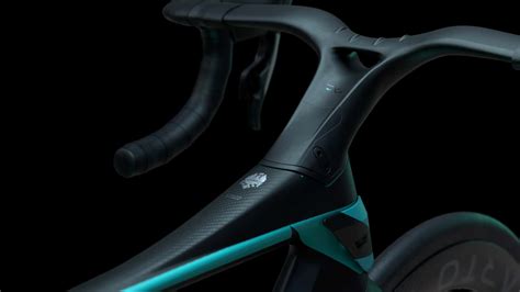 Bianchi Oltre RC 'Hyperbike' Gets Air Deflectors and Vented Stem ...