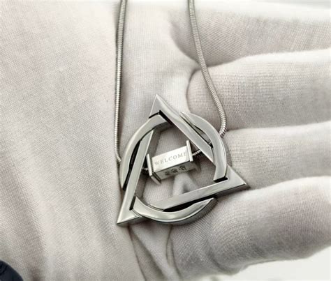 **PRE-NOTIFICATION** Therian Necklace: Stainless Steel – V-ART