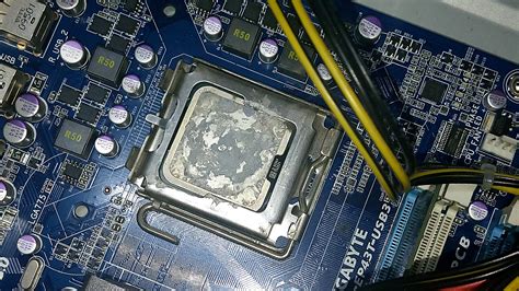 Sehen Sie sich das Internet an Cater Verkleidung changing thermal paste ...