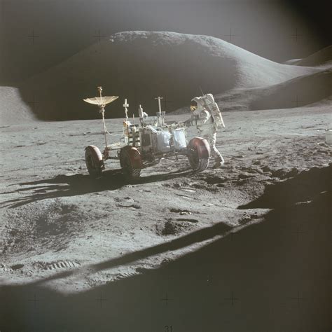 Astronaut Dave Scott drivers lunar rover on Moon during Apollo 15 Photo ...