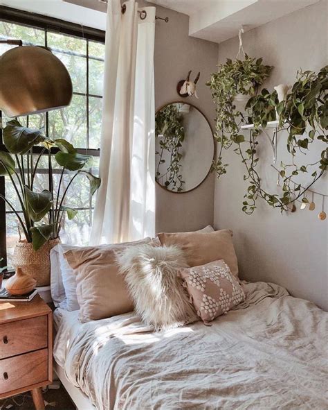 bed with greenery & beige tones in 2020 | Aesthetic bedroom, Aesthetic ...