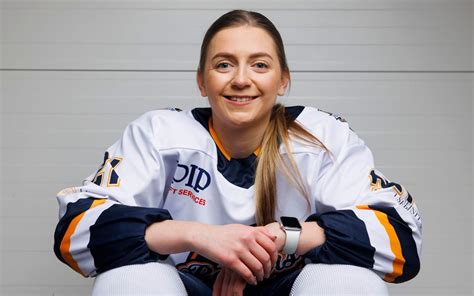 Ellie Wakeling – the woman playing elite men’s ice hockey in England