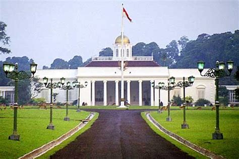 SEJARAH ISTANA BOGOR | Tempat Bersejarah di Indonesia