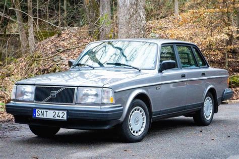 1993 Volvo 240 Sedan auction - Cars & Bids