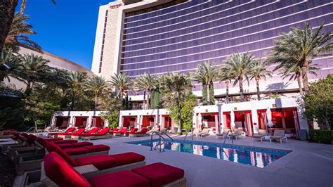 Las Vegas Hotel Pools | Best Swimming Pools | Red Rock Resort