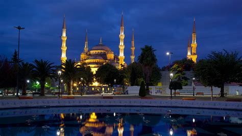 Majestic Sultan Ahmed Mosque at Night - 4K Ultra HD Wallpaper