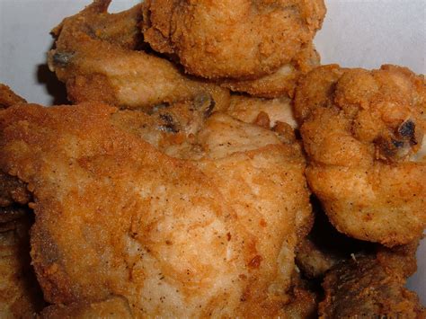 File:KFC Original Recipe chicken in bucket.jpg - Wikimedia Commons