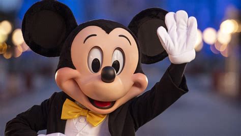 Did Disney Abandon a Giant Mickey Mouse Head? | Snopes.com