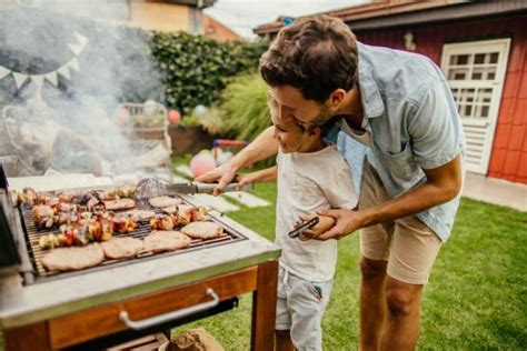 Meat Smoker Guide: 5 Essential Tips for Smoking Meat - HealthGardeners