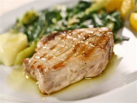 Grilled Tuna with Lemon Recipe | EatSmarter