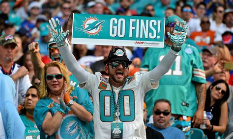 Miami-Dade Mayor Says Miami Dolphins Could Have Fans at Live Games at ...