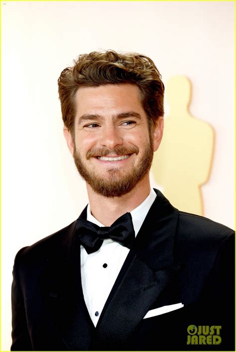 Presenter Andrew Garfield Stays Classic in a Fitted Tuxedo for Oscars ...