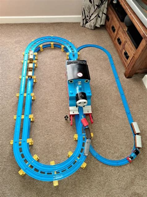 TOMY TRACKMASTER THOMAS The Tank Engine & Friends GIANT THOMAS TRAIN ...