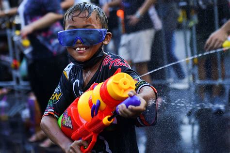 A very wet new year: Thai celebrate Songkran Water Festival | Daily Sabah