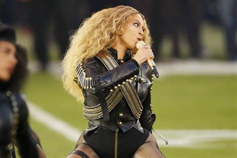 Beyonce: Best GIFs from Super Bowl 50 performance - Sports Illustrated