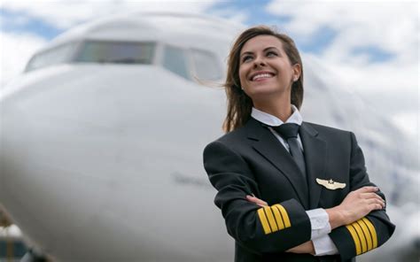 Female pilot uniforms; What do they wear? | Pro Aviation Tips