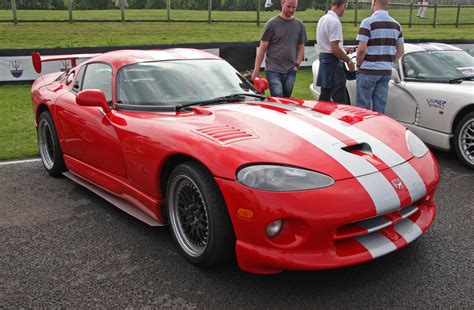 File:Dodge Viper GTS (Red-white) at the Goodwood Breakfast Club.jpg