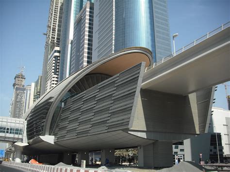 The World Visit: Dubai Metro Station