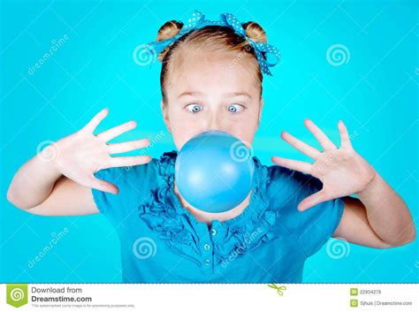 women blowing bubble gum | Blowing bubble gum, Blowing bubbles, Bubbles