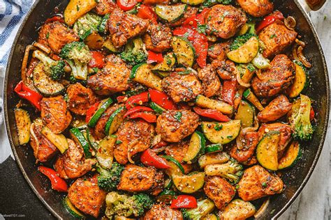 One Pot Chicken and Vegetables Skillet (Healthy & Low Carb)