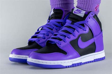 Add Some Edge To Your Look With Purple And Black Nike Shoes - Shoe Effect