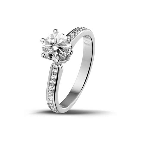 Bague Solitaire Butterfly avec diamants sur les côtés – Diamelle