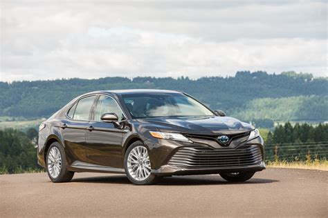 2018 Toyota Camry XLE Hybrid: Forget What You Think You Know About ...