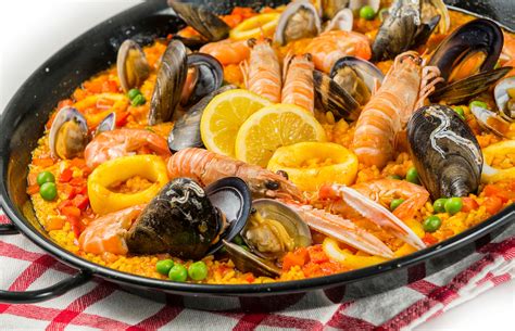 A Traditional Spanish Paella Recipe – Elmeson-Santafe