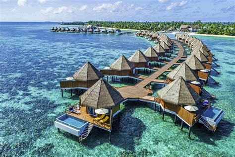 14 Best All-Inclusive Resorts in the Maldives | PlanetWare (2022)