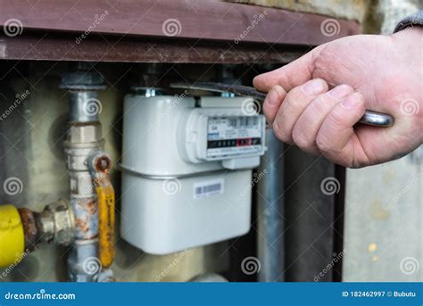 Replacement and Adjustment of the Gas Meter in the Home Gas ...