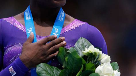 Simone Biles wins vault silver in 2013