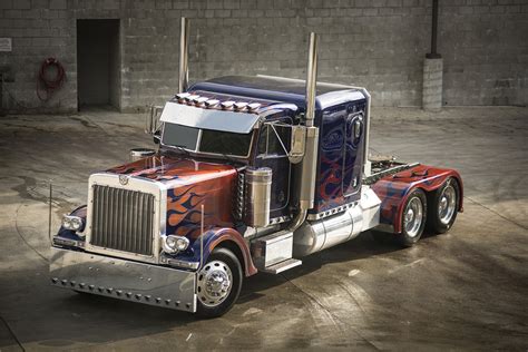 1992 PETERBILT 379 'TRANSFORMERS OPTIMUS PRIME' STUNT TRUCK