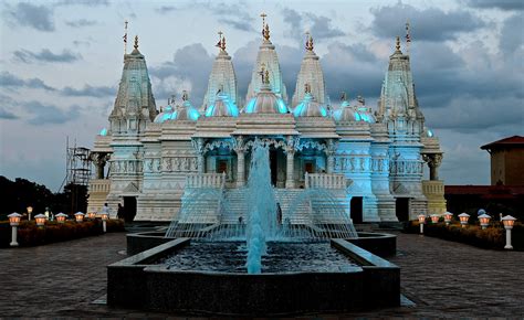 BAPS Shri Swaminarayan Mandir Chicago - Info, Timings, Photos, History