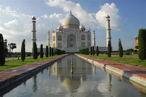 The Taj Mahal Pictures, Photos, History & Facts - Agra,