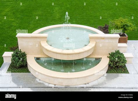 Fountain in the city park Stock Photo - Alamy