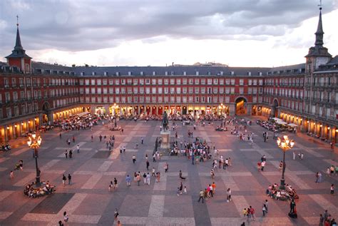 File:Plaza Mayor de Madrid 06.jpg - Wikimedia Commons