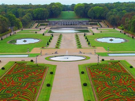 Jardin du Château de Vaux-le-Vicomte | Landscaping inspiration, Garden ...