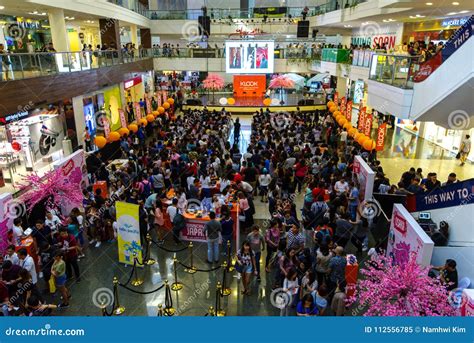 Feb 24, 2018 People Watch Event at Glorietta Mall , Makati City, Merto ...