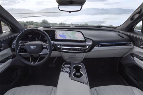 Next-Gen Cadillac CT6 Interior Revealed With Curved Display, New Style