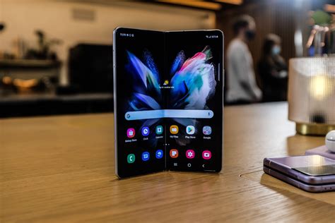 Galaxy Z Fold 3 And Galaxy Z Flip 3 Wallpapers Now Available For ...