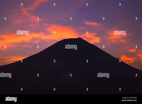 Mount Fuji in front of a sunrise Stock Photo - Alamy