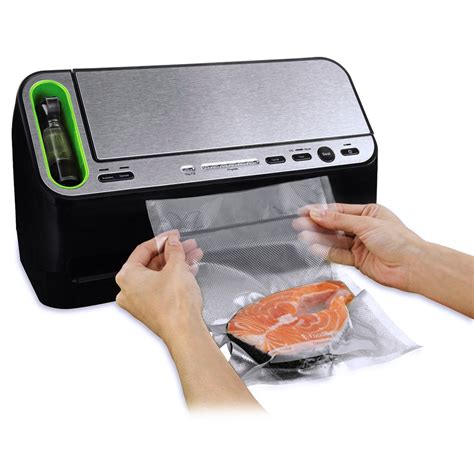 FoodSaver v4440 Appliance Vacuum Sealer with Retractable Handheld ...