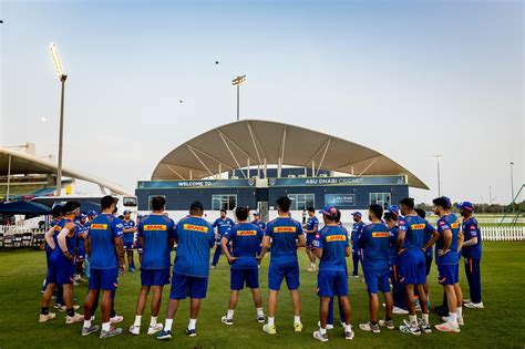 The Mumbai Indians squad in a huddle | ESPNcricinfo.com