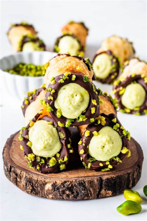 Pistachio Cannoli - Pies and Tacos