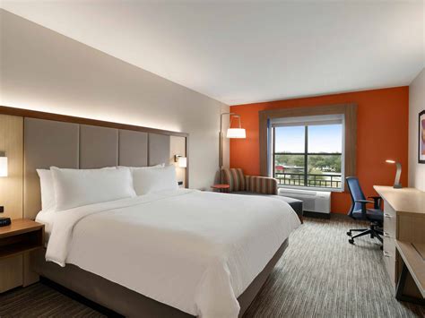 Hotel in Mt. Pleasant, SC | Holiday Inn Express & Suites Charleston ...