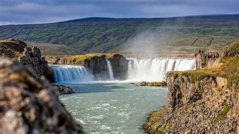 Goðafoss waterfall : North Iceland : Travel Guide : Nordic Visitor