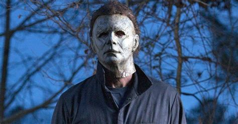 Behind the Scenes Photos Show That Nasty Wound Michael Myers Sustained ...