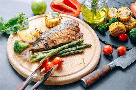 Premium Photo | Grilled mackerel with vegetables.