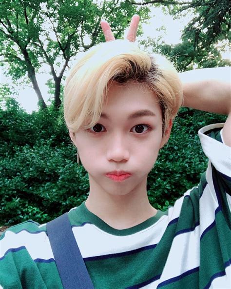 Felix stray kids #straykids HE'S SO CUTE AJAKSJ | Felix stray kids ...